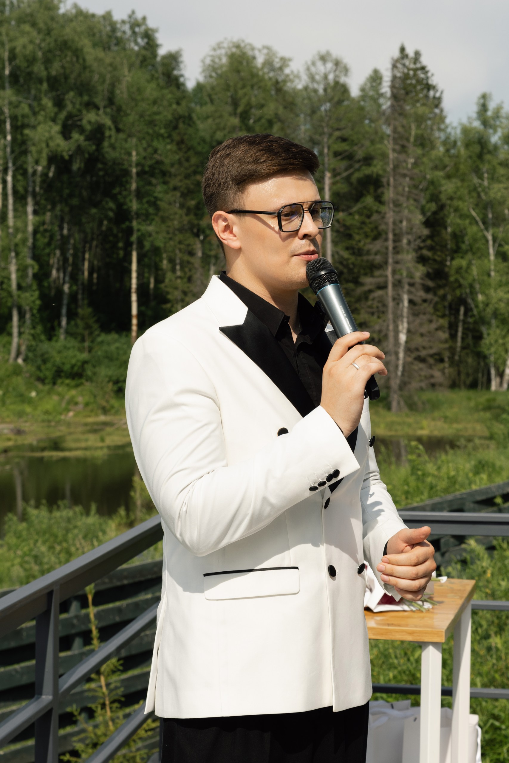 Стас ведёт свадебную церемонию